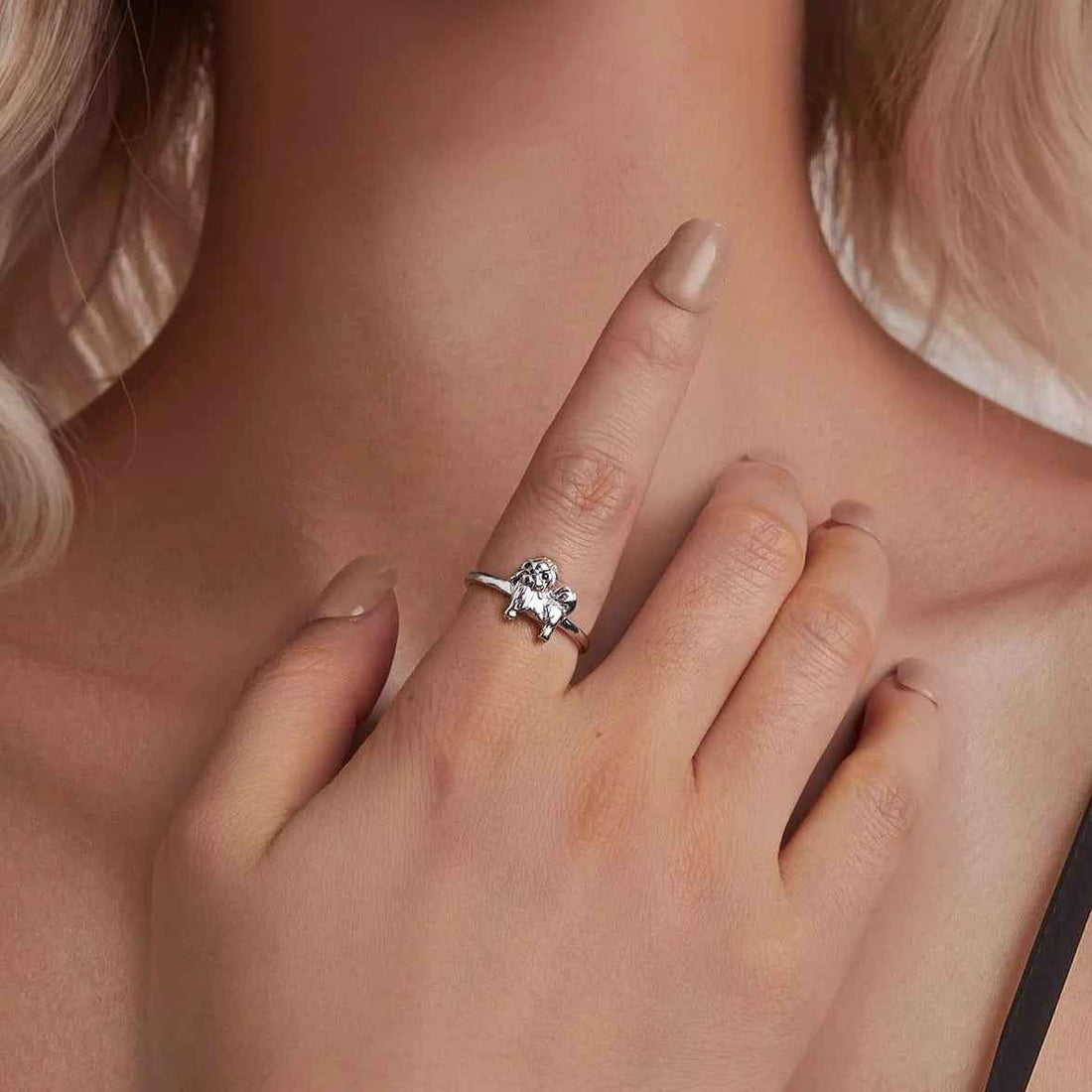 Does Sterling Silver Turn Your Finger Green? - GEMORM