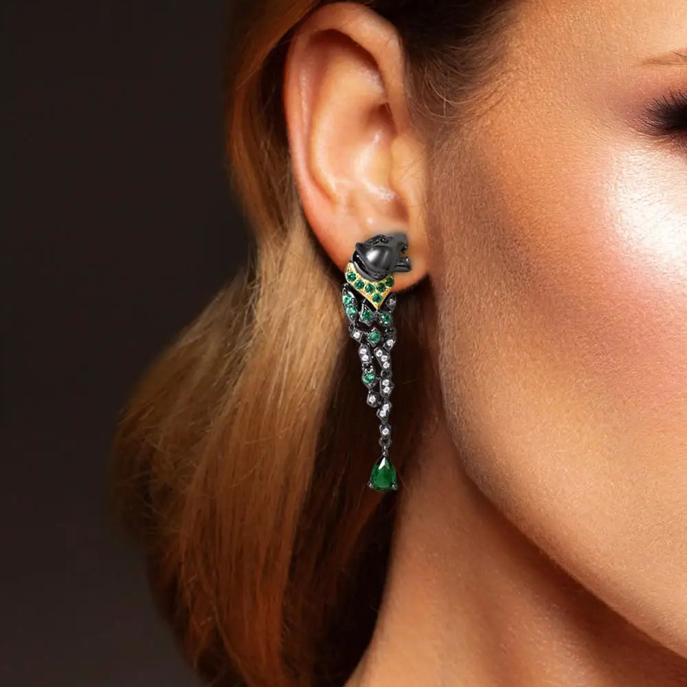 Leopard earrings in black rhodium with green spinel